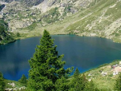 Il rifugio Dante Livio Bianco e il Lago inferiore della Sella | E. Piacenza - Archivio APAM